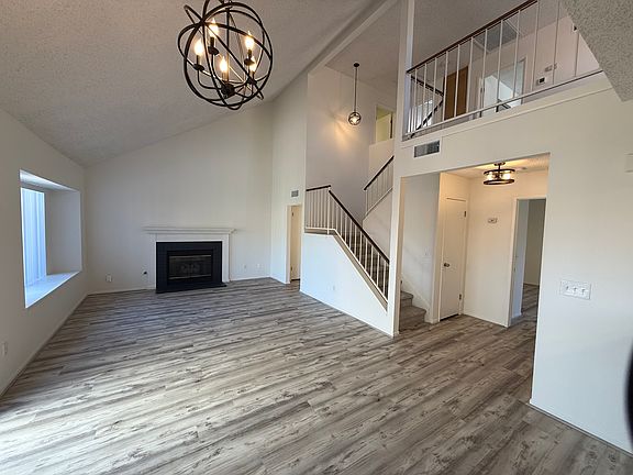 5th image of 832 Lochwood Pl