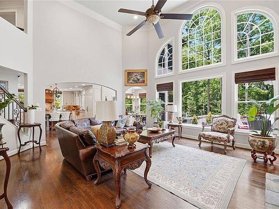 4th image of 630 Danas Ridge Dr