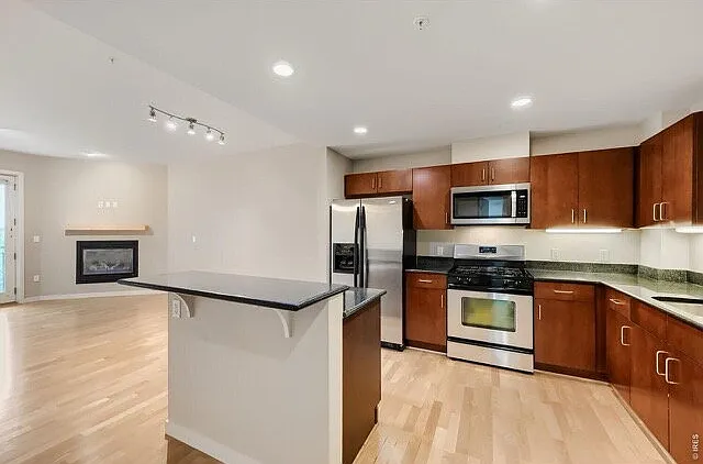 1 bed, 1.0 bath, 852 sqft, $2,695 — Photo 3