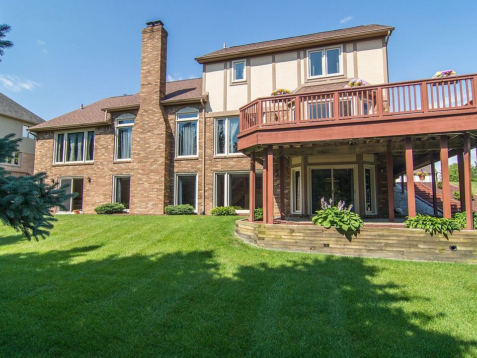 2nd image of 54010 Sutherland Ln
