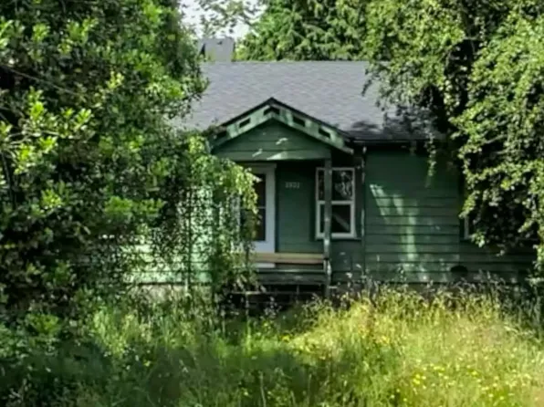 5921 32nd Avenue SW, Seattle, WA 98126