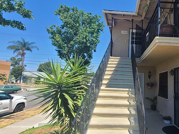 3rd image of 1008 N Griffith Park Dr