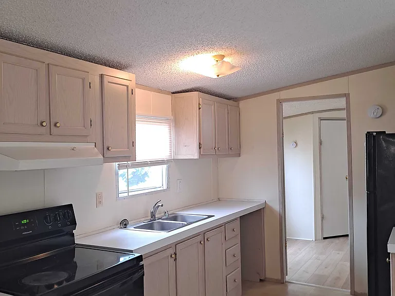 22 Ellis Ave — Photo 3