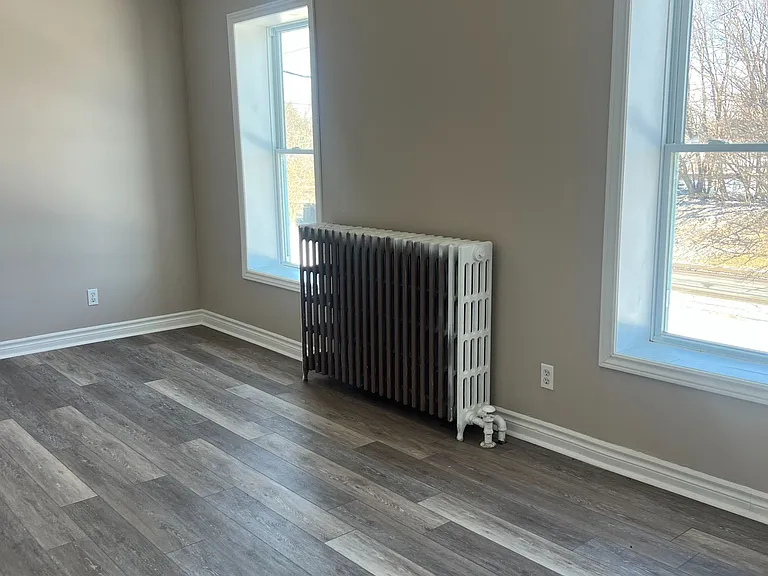 730 Simcoe St S #4 — Photo 5