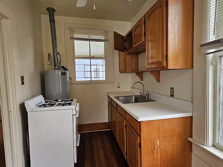 308 NW 2nd St #A — Photo 3