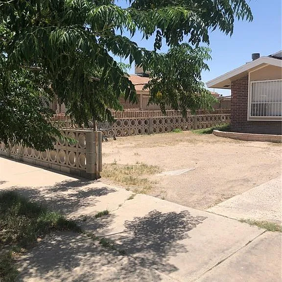 8420 Waterfall Dr — Photo 2