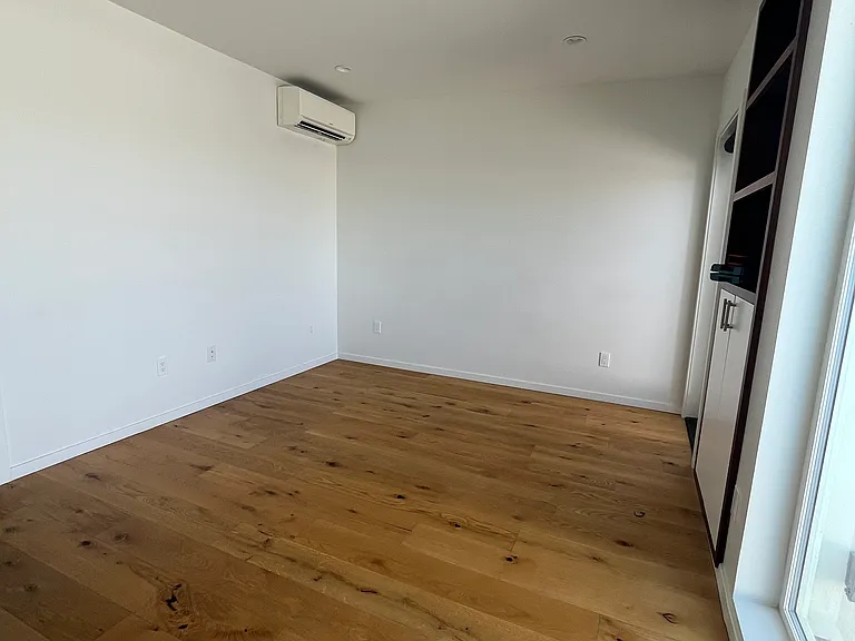 428 W Barrett St — Photo 9