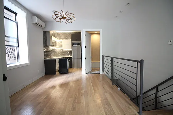 Rented by EXR | media 10