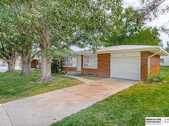 3rd image of 530 Brookside Dr