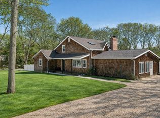 4 Stuart Ct, Hampton Bays, NY 11946