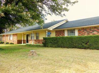 309 NE 12th St, Moore, OK 73160