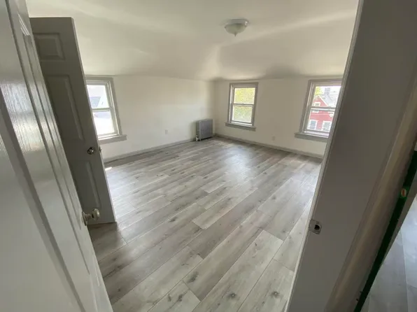 124 Winfield Avenue image 9 of 19