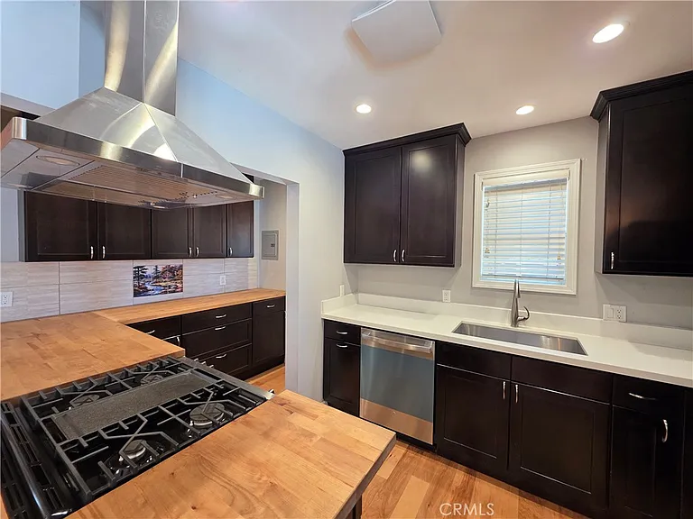 7019 Jamieson Ave — Photo 7