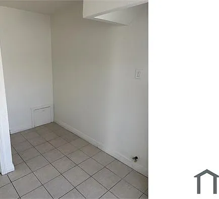 5317 1/2 S Van Ness Ave — Photo 3