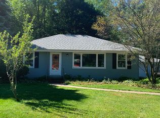 7 Sunset Ln, Algonquin, IL 60102