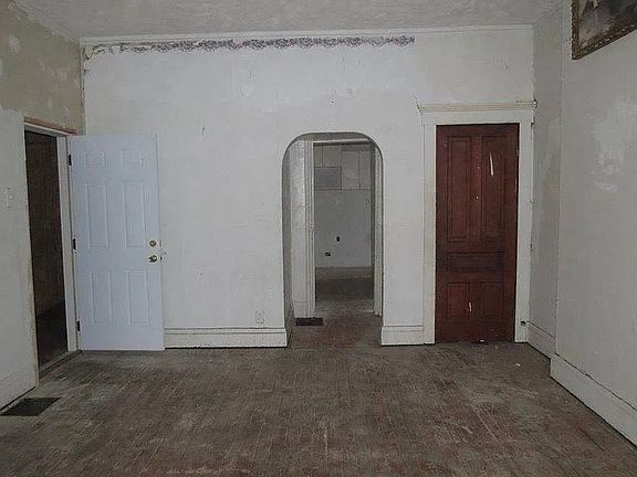 4th image of 302 N 15th St