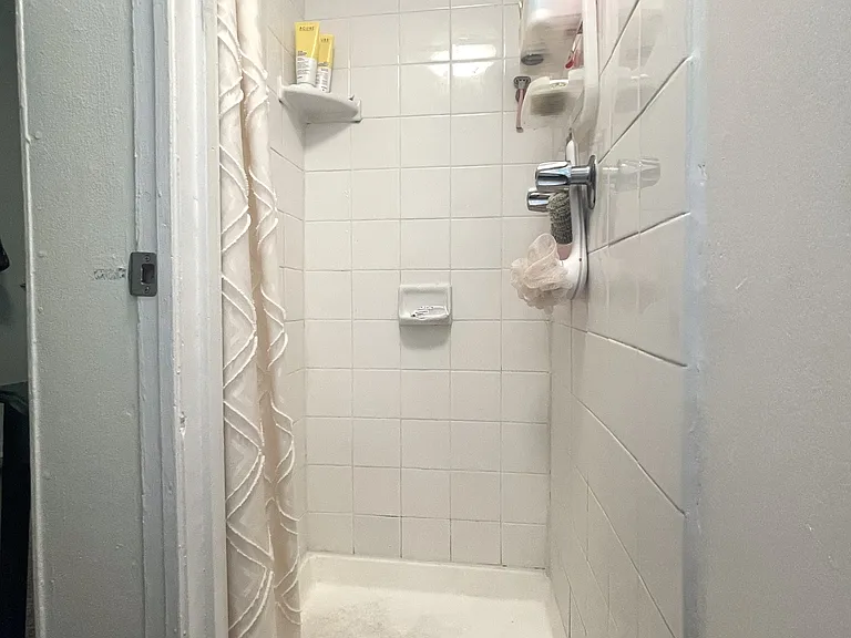 138 Hermann St #7 — Photo 12