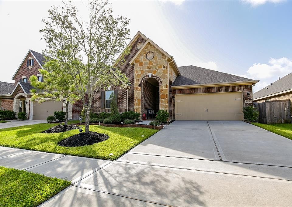 Welcome home to 9134 Monarch Field Lane!