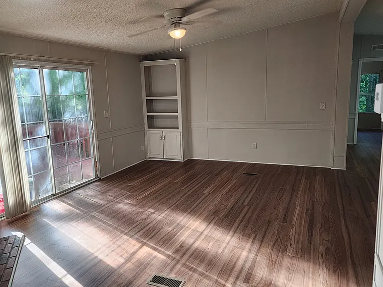 1241 Shannonbrook Ln — Photo 3