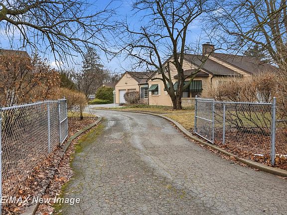 2nd image of 4077 Brockway Rd