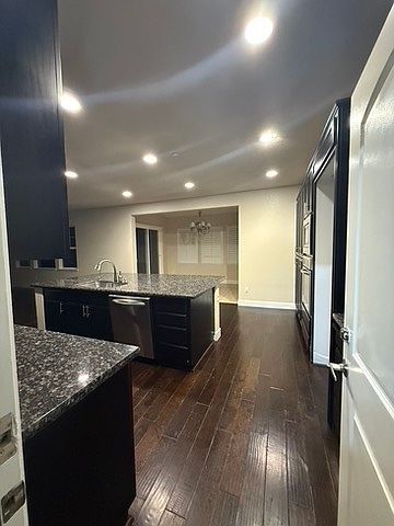 1st image of 928 N Campania Ct