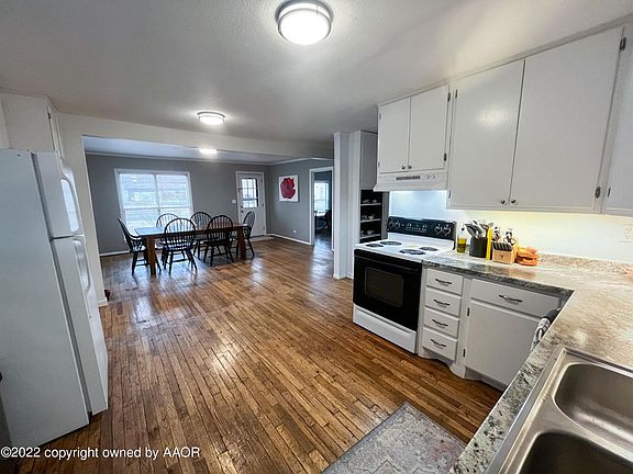 3rd image of 1300 2nd Ave