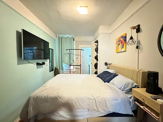 Rented by Keller Williams NYC | media 13