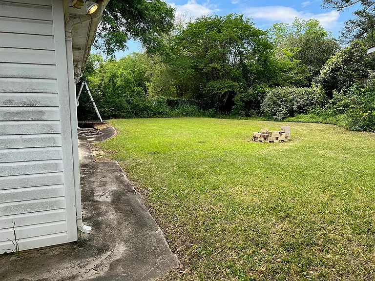 324 Azalea Dr — Photo 4