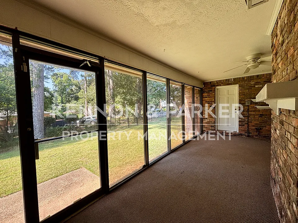 1810 Spring Valley Dr