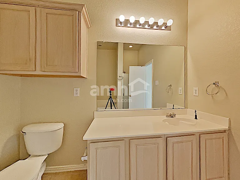 1637 Myrtle Dr — Photo 9