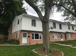 525 Hawkins St APT A, Elgin, IL 60123