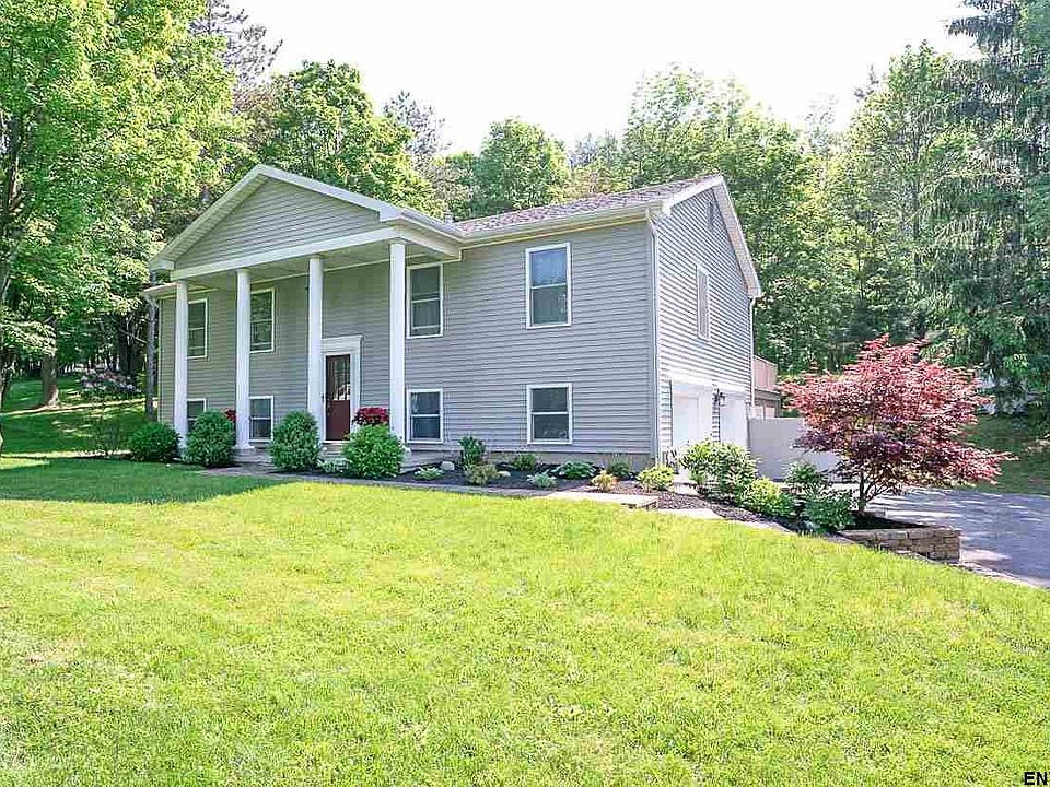 1st image of 31 Oxford Cir