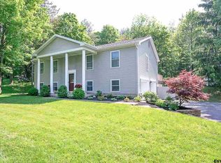 31 Oxford Cir, Troy, NY 12180