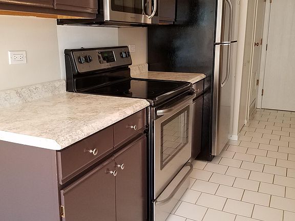 3rd image of 1142 N Knollwood Dr
