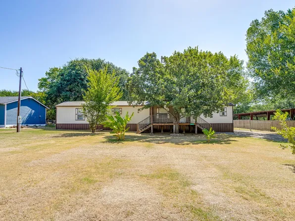 557 Surrey Ln, Burleson, TX 76028