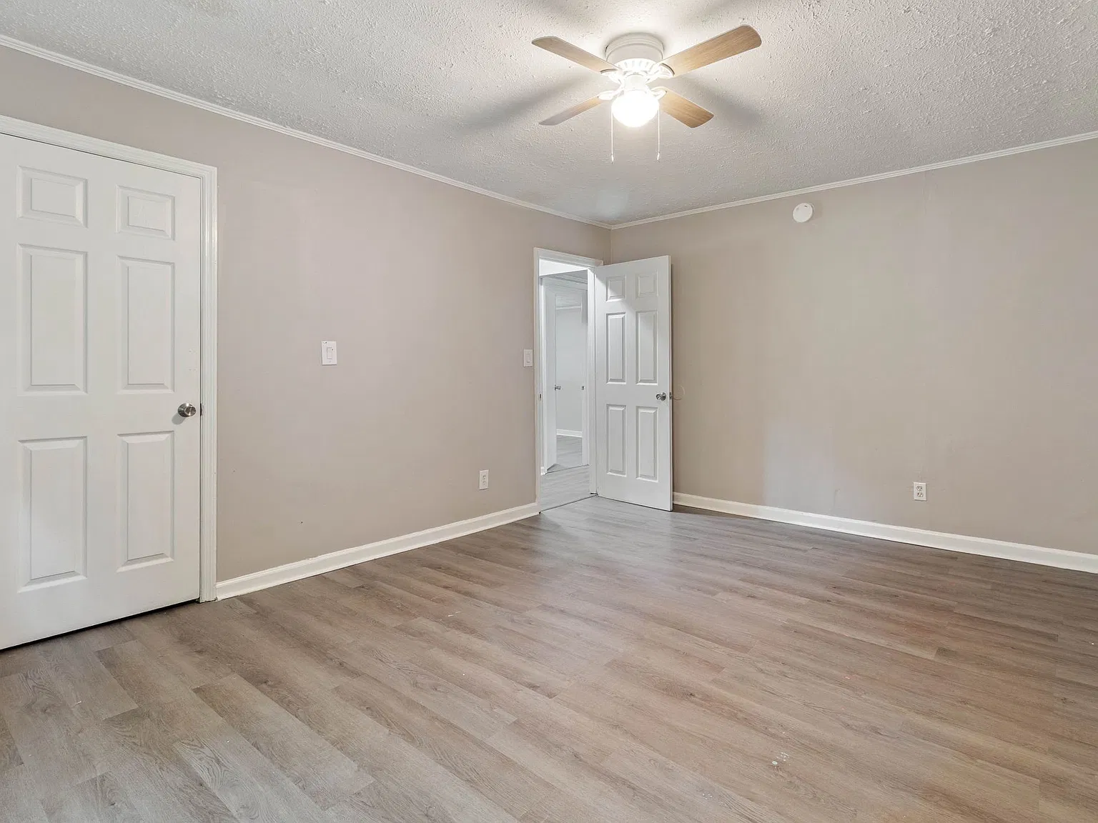 2639 Crystal Springs Dr — Photo 2