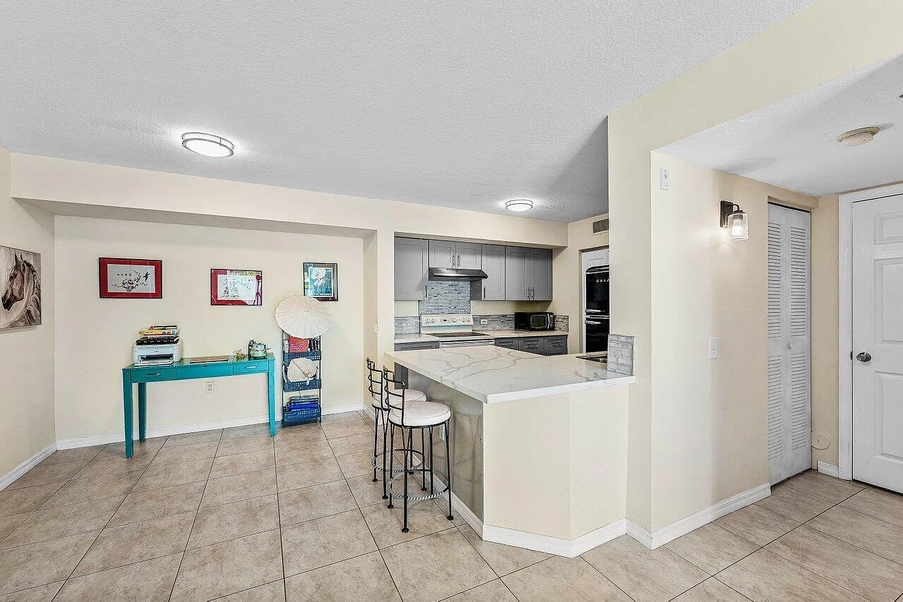 1 bed, 1.0 bath, 793 sqft, $1,950 — Photo 3