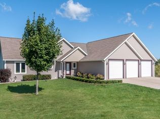 N1399 Coolidge Rd, Oconomowoc, WI 53066