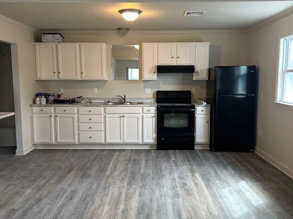 221 W 4th St #3, Quarryville, PA 17566