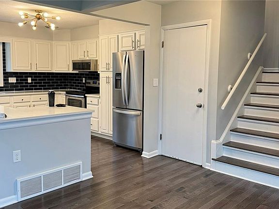 2nd image of 5605 W 49th St