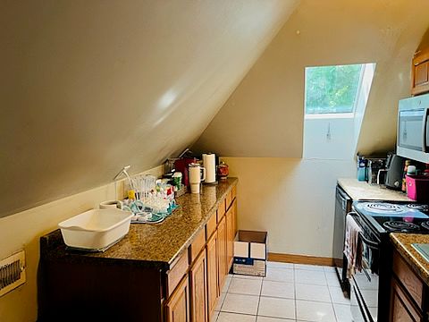 5th image of 406 S Prairie St APT 5