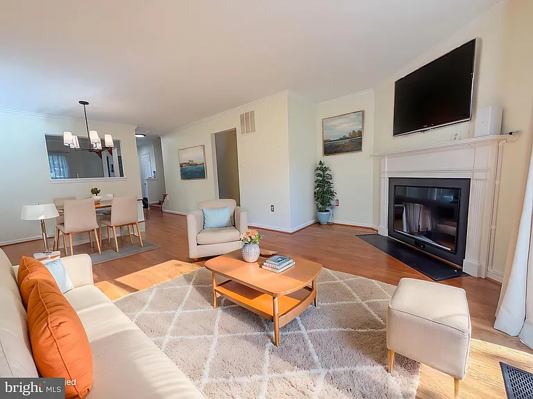 12821 Mill Brook Ct — Photo 2