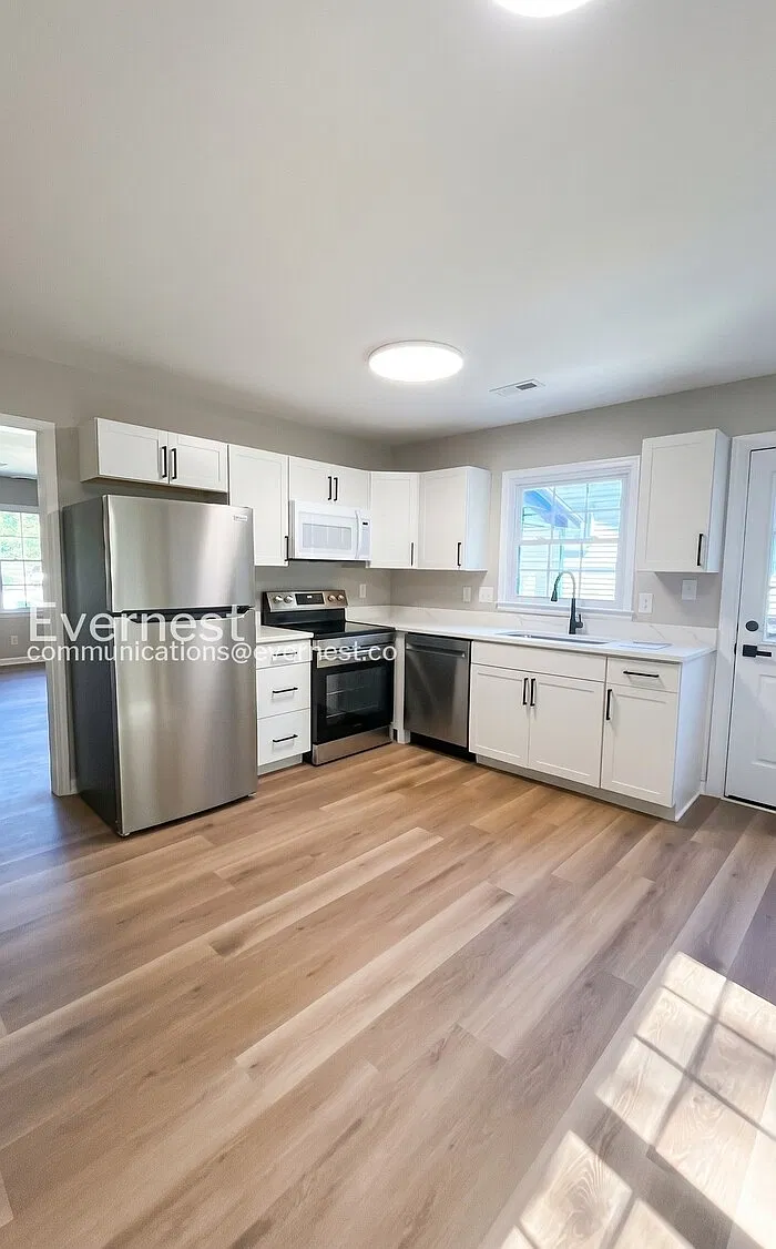3 bed, 2.0 bath, 1000 sqft, $1,595 — Photo 4