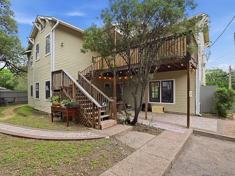 815 Annie St W — Photo 33