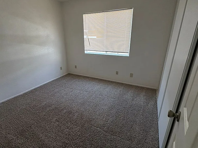 14333 La Crescenta Ave — Photo 17