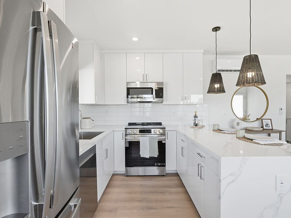 1st image of 1620 E Maple Ave APT 2