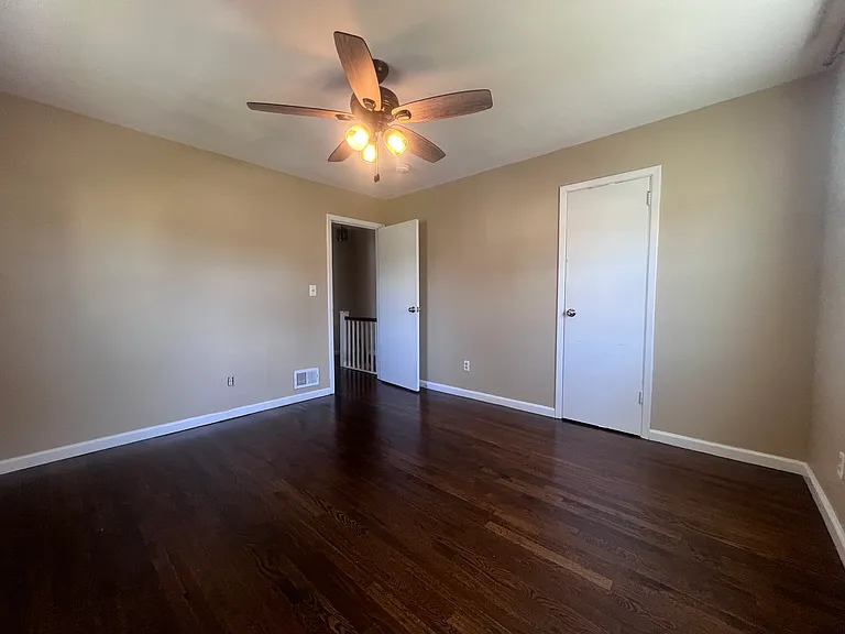 228 Windsor Ave — Photo 22