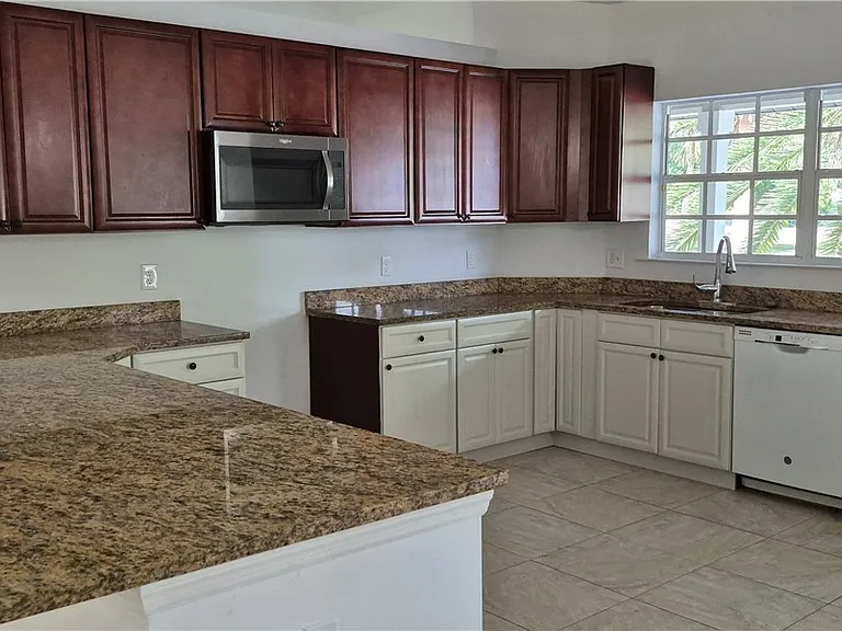 315 Cleveland Ave — Photo 8