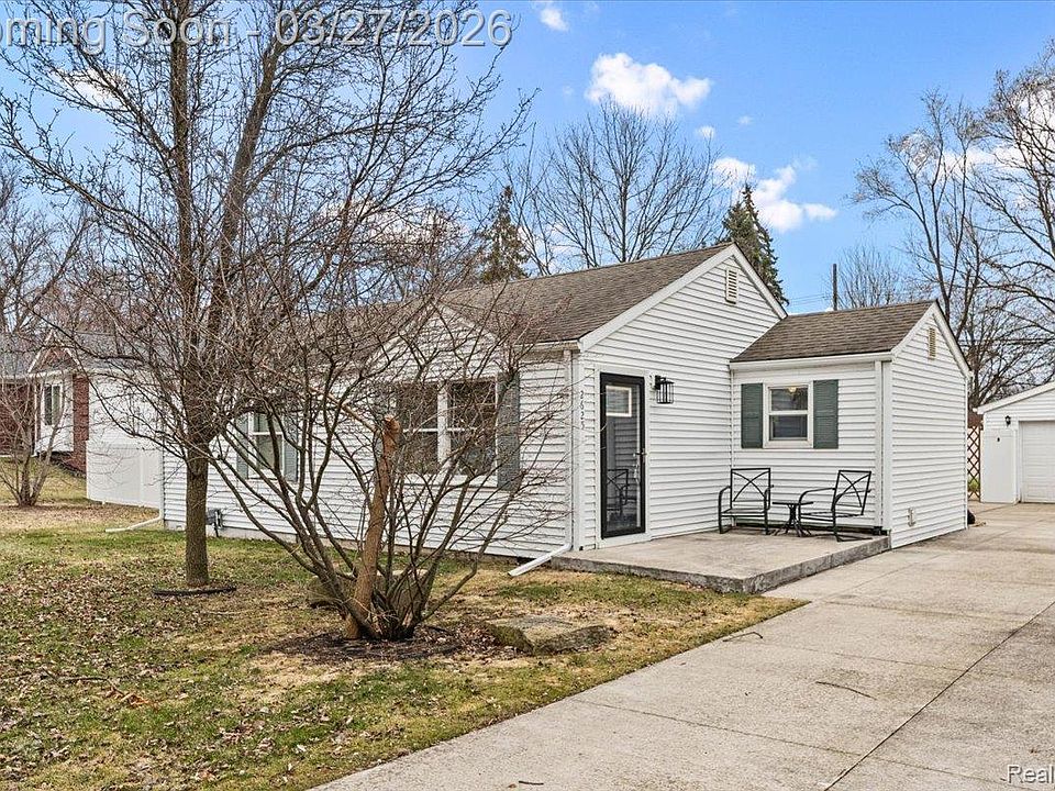 1st image of 2625 Hessel Ave