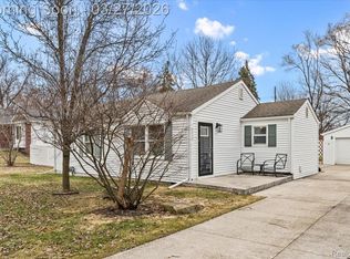 2625 Hessel Ave, Rochester Hills, MI 48307